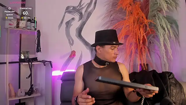 Snapshot of LiamDeep chatting on 10/31/25, 08:43 LiamDeep online show from 10/31/25, 08:43