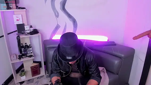 Snapshot of LiamDeep chatting on 11/05/25, 08:31 LiamDeep online show from 11/05/25, 08:31