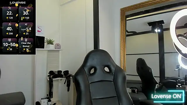 Snapshot of LiamDeep chatting on 11/10/25, 08:08 LiamDeep online show from 11/10/25, 08:08