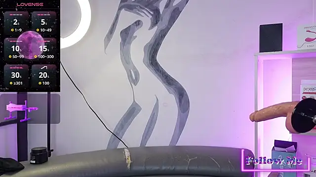 Snapshot of LiamDeep chatting on 11/25/25, 09:15 LiamDeep online show from 11/25/25, 09:15