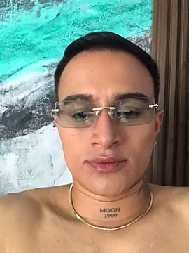 Snapshot of LiamDeep chatting on 12/15/25, 07:18 LiamDeep online show from 12/15/25, 07:18