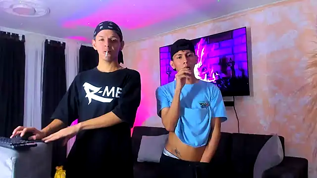 Snapshot of Marcus_and_Tony chatting on 09/18/25, 04:03 Marcus and Tony online show from 09/18/25, 04:03