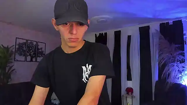 Snapshot of Marcus_and_Tony chatting on 10/13/25, 02:22 Marcus and Tony online show from 10/13/25, 02:22