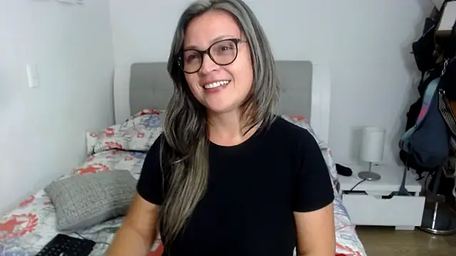 Snapshot of sophie_lopez1 chatting on 02/04/26, 01:33 sophie lopez1 online show from 02/04/26, 01:33