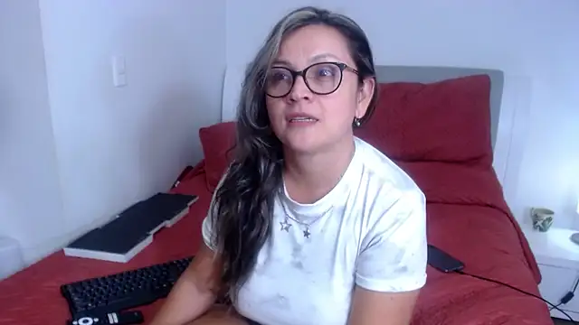 Snapshot of sophie_lopez1 chatting on 03/01/26, 02:57 sophie lopez1 online show from 03/01/26, 02:57