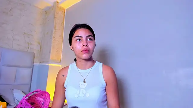 KimberlyLoren online show from 10/06/25, 08:50