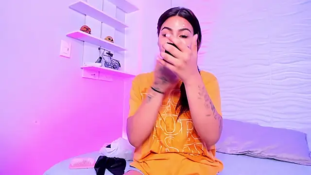 KimberlyLoren online show from 10/14/25, 09:04