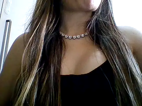 Snapshot of Yasleal chatting on 04/23/26, 08:11 Yasleal online show from 04/23/26, 08:11