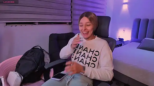 SkyThompson online show from 10/25/25, 03:47