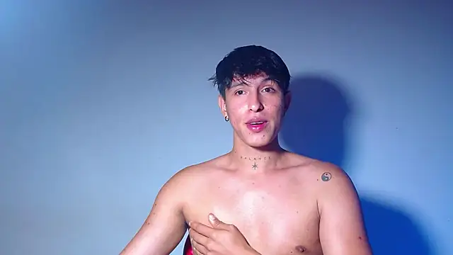 Snapshot of rowanbigboy23 chatting on 04/16/26, 07:31 rowanbigboy23 online show from 04/16/26, 07:31