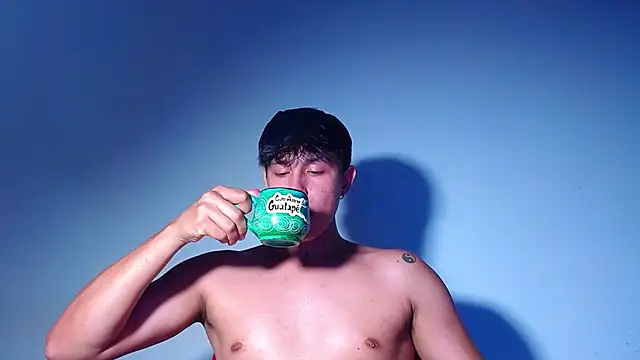 Snapshot of rowanbigboy23 chatting on 04/18/26, 02:59 rowanbigboy23 online show from 04/18/26, 02:59