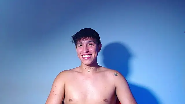 Snapshot of rowanbigboy23 chatting on 04/19/26, 01:27 rowanbigboy23 online show from 04/19/26, 01:27