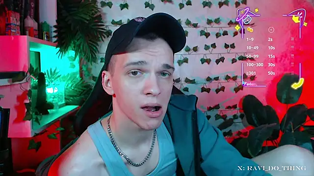 Snapshot of frozen_boy chatting on 09/24/25, 04:54 frozen boy online show from 09/24/25, 04:54