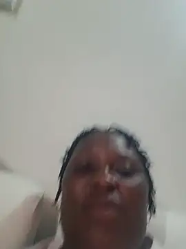 Snapshot of Mnach chatting on 04/11/26, 04:11 Mnach online show from 04/11/26, 04:11