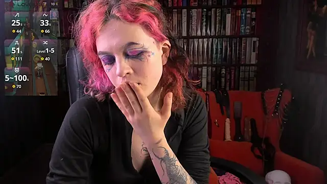 NoelleGothicShadow online show from 11/12/25, 10:52