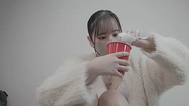 Snapshot of CocoaMilk18 chatting on 12/04/25, 12:47 CocoaMilk18 online show from 12/04/25, 12:47