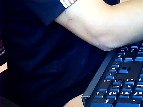 Snapshot of hotboydon2495 chatting on 10/21/25, 01:17 hotboydon2495 online show from 10/21/25, 01:17