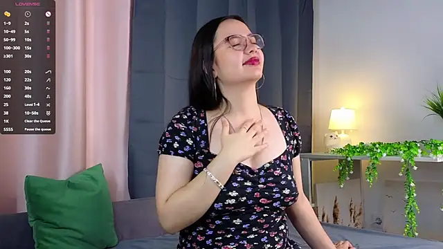 Snapshot of WildaBisom chatting on 09/15/25, 01:38 WildaBisom online show from 09/15/25, 01:38