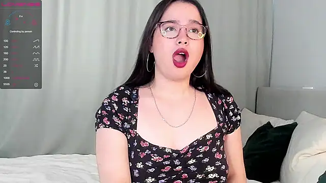 Snapshot of WildaBisom chatting on 09/28/25, 02:28 WildaBisom online show from 09/28/25, 02:28