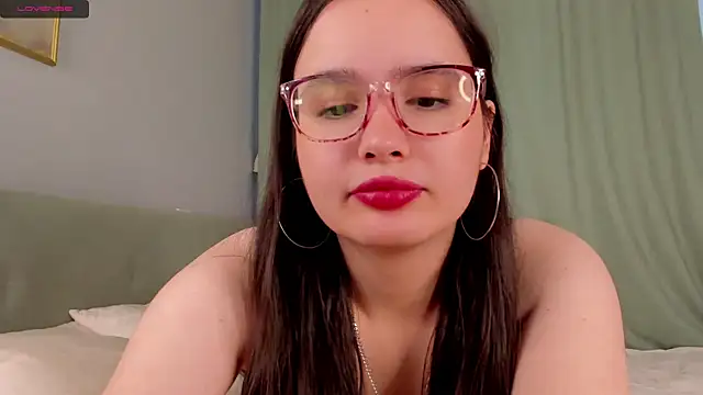 Snapshot of WildaBisom chatting on 10/04/25, 01:03 WildaBisom online show from 10/04/25, 01:03