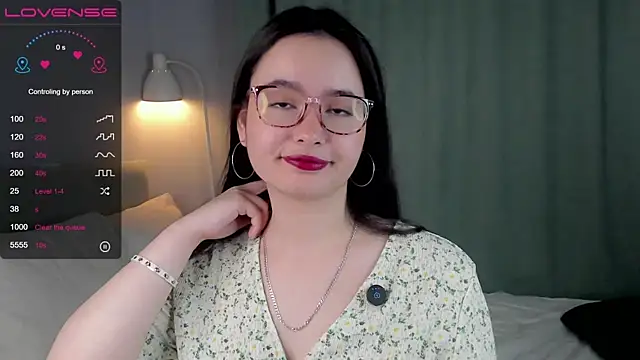 Snapshot of WildaBisom chatting on 10/16/25, 01:28 WildaBisom online show from 10/16/25, 01:28