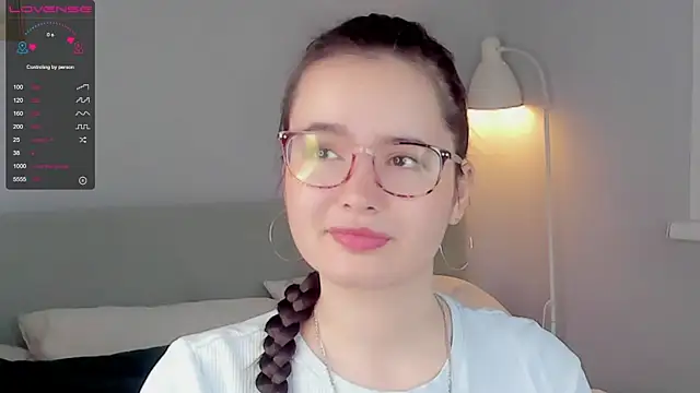 Snapshot of WildaBisom chatting on 10/18/25, 01:08 WildaBisom online show from 10/18/25, 01:08