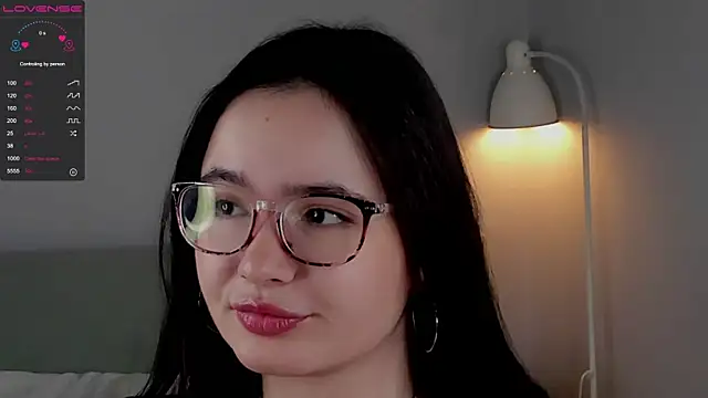 Snapshot of WildaBisom chatting on 10/20/25, 01:28 WildaBisom online show from 10/20/25, 01:28