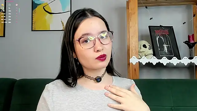 Snapshot of WildaBisom chatting on 10/28/25, 01:20 WildaBisom online show from 10/28/25, 01:20