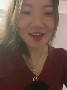 Snapshot of Pyy07 chatting on 12/17/25, 12:44 Pyy07 online show from 12/17/25, 12:44