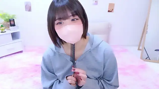 Hinata Sun online show from 01/18/26, 09:40