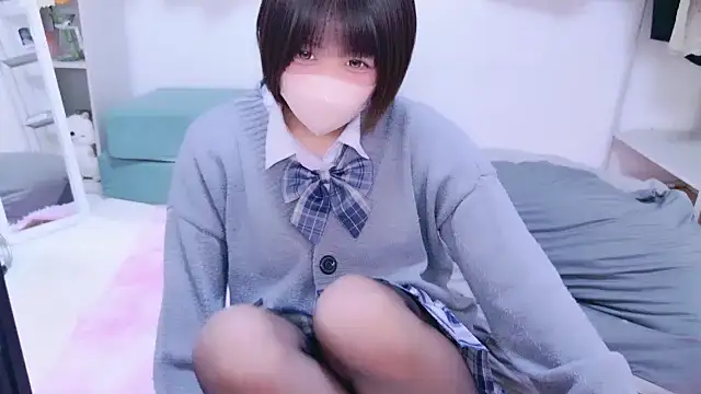 Hinata Sun online show from 02/06/26, 11:13