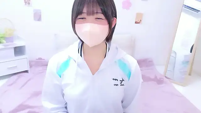 Hinata Sun online show from 05/18/26, 11:27