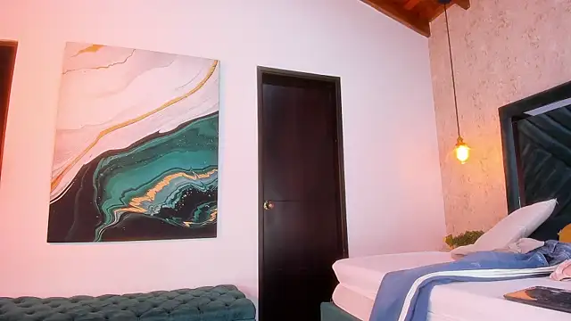 Sofi Moreno online show from 04/06/26, 01:23