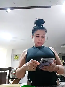 Snapshot of mia_mancinii chatting on 12/19/25, 01:01 mia mancinii online show from 12/19/25, 01:01