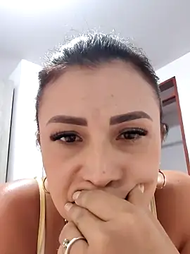 Snapshot of mia_mancinii chatting on 04/17/26, 01:08 mia mancinii online show from 04/17/26, 01:08