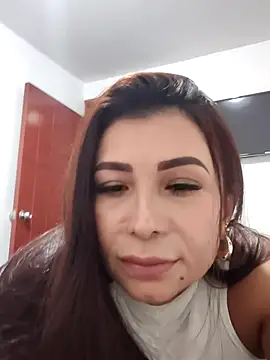 Snapshot of mia_mancinii chatting on 06/27/26, 01:43 mia mancinii online show from 06/27/26, 01:43