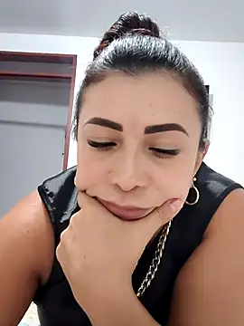 Snapshot of mia_mancinii chatting on 07/18/26, 03:33 mia mancinii online show from 07/18/26, 03:33