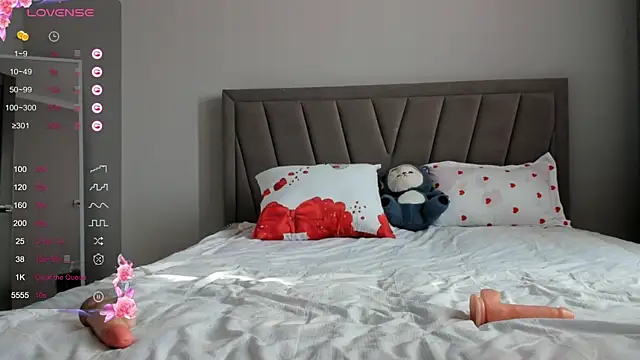 qimiiqo online show from 09/28/25, 11:04