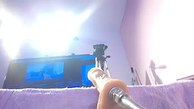 Snapshot of Missy_Aprill chatting on 12/17/25, 12:44 Missy Aprill online show from 12/17/25, 12:44