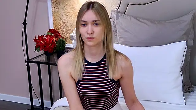 Snapshot of AmadaReine chatting on 06/19/26, 04:22 AmadaReine online show from 06/19/26, 04:22