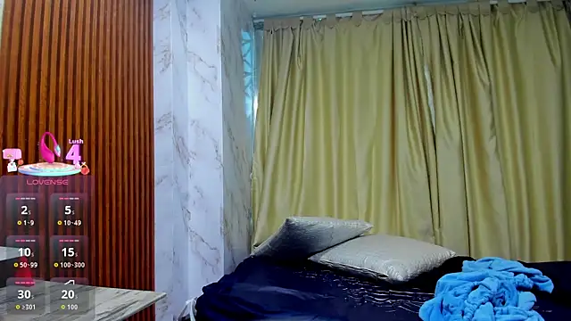 Kiara Zahiri   online show from 09/26/25, 11:03