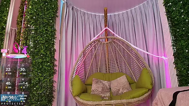 Kiara Zahiri   online show from 10/02/25, 11:06