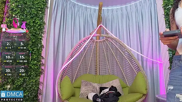 Kiara Zahiri   online show from 10/03/25, 11:29