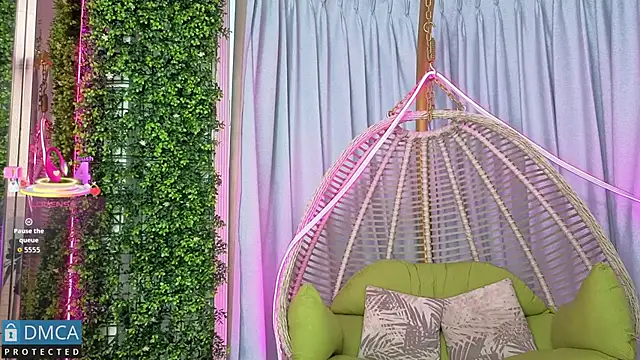 Kiara Zahiri   online show from 10/04/25, 11:08