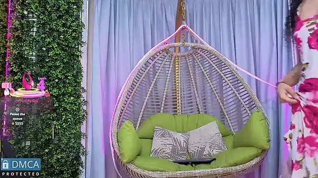 Kiara Zahiri   online show from 10/06/25, 11:07