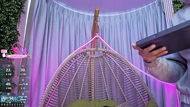 Kiara Zahiri   online show from 10/10/25, 11:09