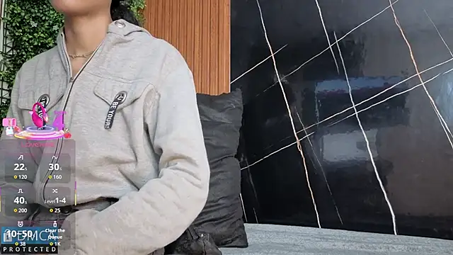 Kiara Zahiri   online show from 11/07/25, 11:10