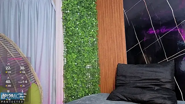 Kiara Zahiri   online show from 11/13/25, 10:58