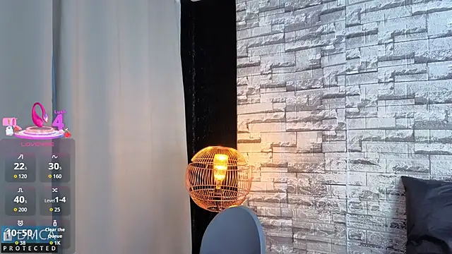 Kiara Zahiri   online show from 11/24/25, 10:59