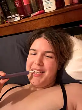 Snapshot of IssadoraaPink chatting on 10/02/25, 05:20 IssadoraaPink online show from 10/02/25, 05:20